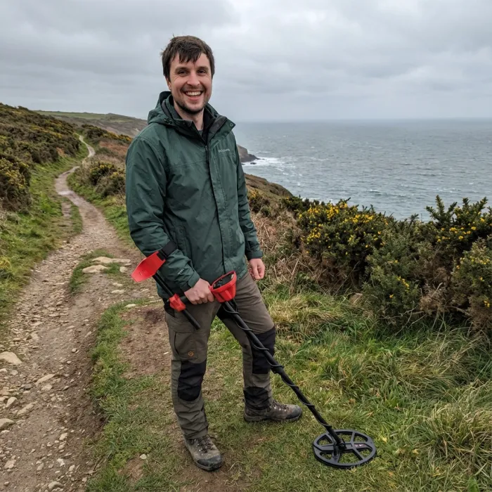 Minelab Vanquish 340 Metal Detector Review UK
